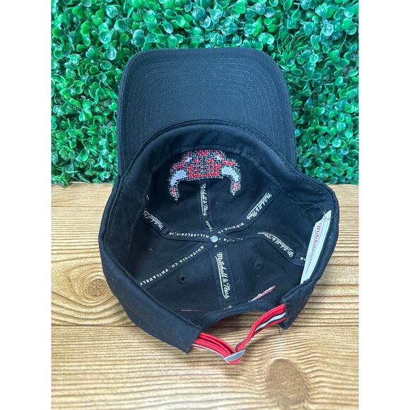 Mitchell & Ness Black & Red NBA Chicago Bulls Adjustable Dad Hat Cap - Picture 6 of 8